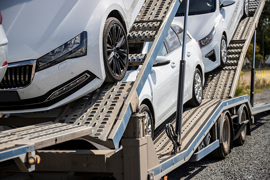 Comparing Hot Shot and Traditional Car Hauling