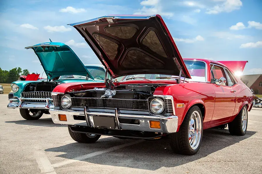 Classic vs. Regular Auto Transport: Key Differences Classic vs. Regular Auto Transport: Key Differences