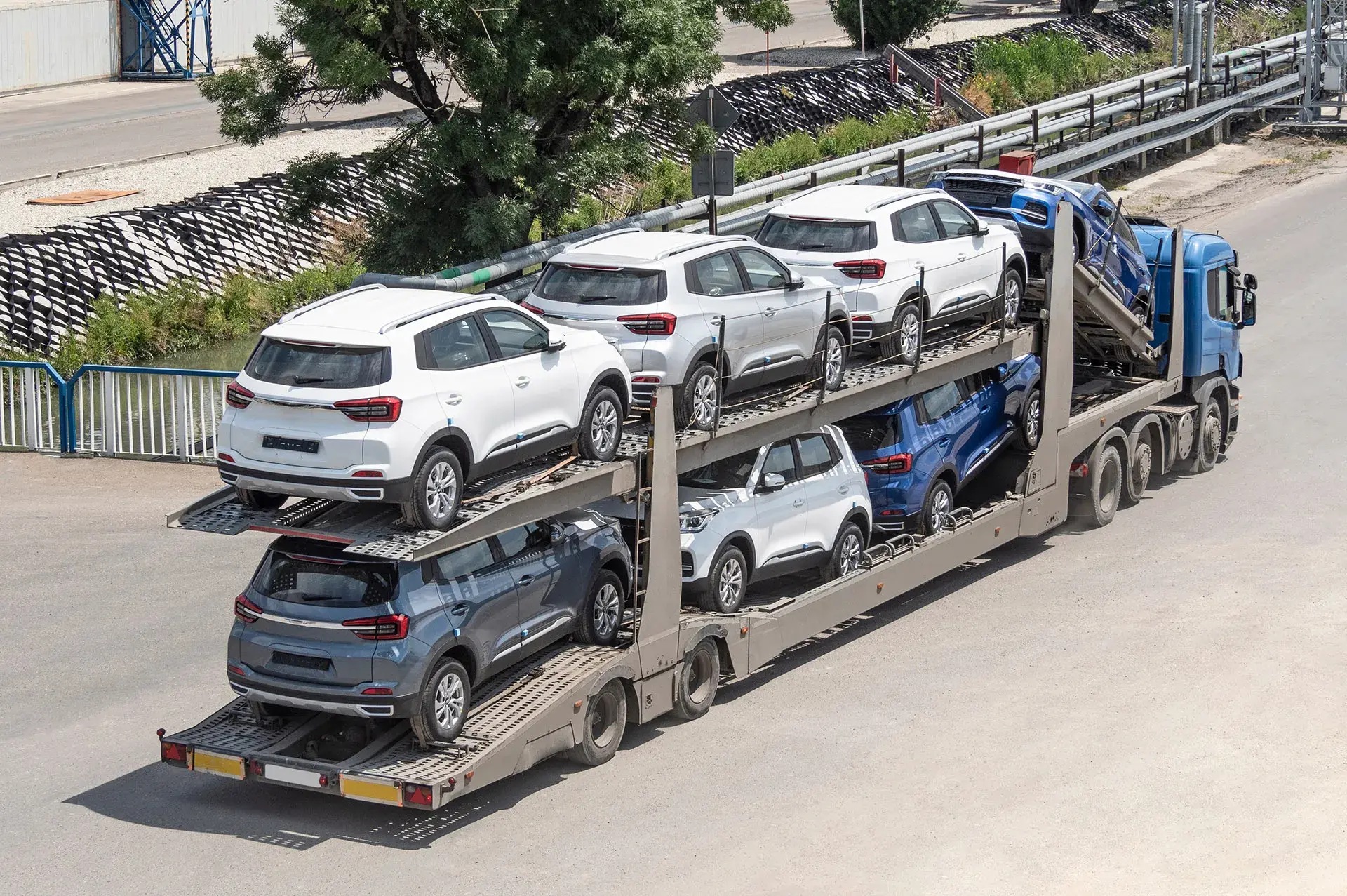 Carrier traveling to car dealerships Carrier traveling to car dealerships